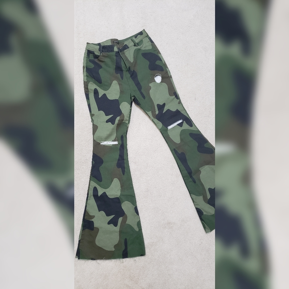Camo woman pants
